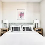 Cozysuites Music Row Spacious 2Br W Free Parking46