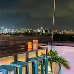 Rooftop Hot Tub & Game Room - 3 Miles To Downtown