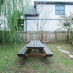 Minutes To Downtown, Walkable To Shopping & Dining