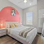 Vibrant Nashville Getaway - Cozy 2B Near Broadway