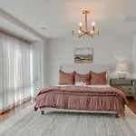 Modern 4 Bedroom 2.5 Bath Gorgeous Getaway
