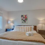Modern 4 Bedroom 2.5 Bath Gorgeous Getaway