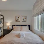 Modern 4 Bedroom 2.5 Bath Gorgeous Getaway