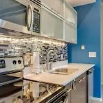5M634- Top Floor City Living 1Br Condo