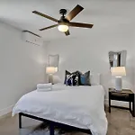 Enchant - Stunning City Views - Modern Luxe