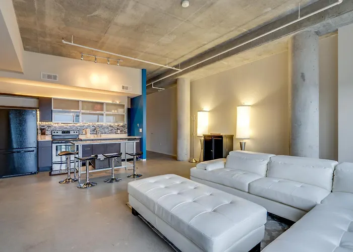 5M634- Top Floor City Living 1Br Condo