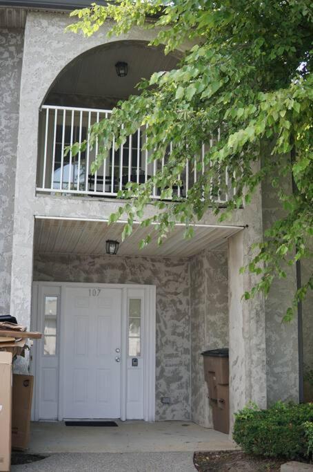 Lovely 2-bedroom W/balcony And Free Parking *