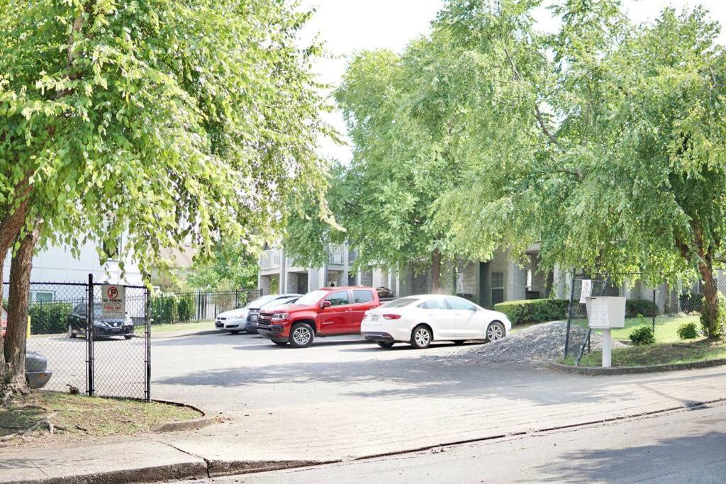 Lovely 2-bedroom W/balcony And Free Parking Nashville