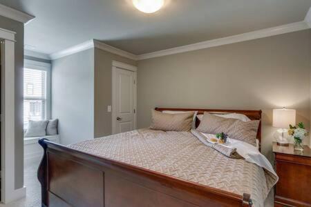 Holiday home Spacious Near Belmont