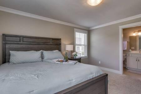 Spacious Near Belmont * Nashville