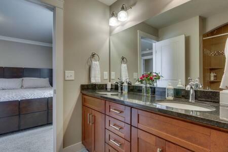 Spacious Near Belmont Nashville