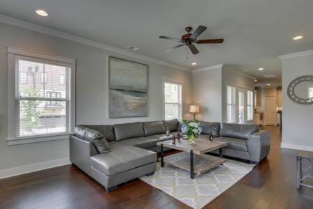 Spacious Near Belmont *