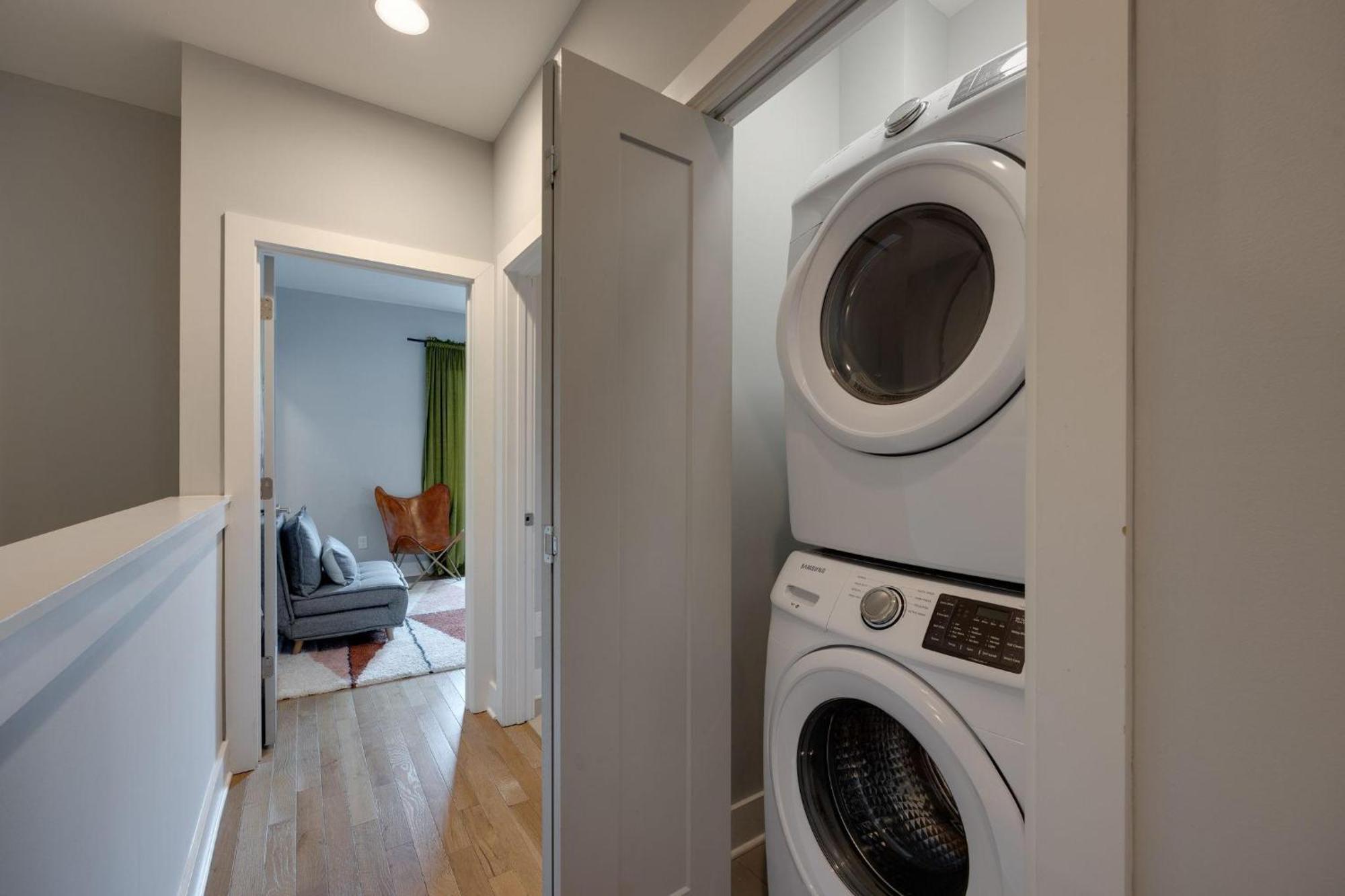Holiday home Vivid Vocals - 4 Mins To Broadway - Rooftop Patio *