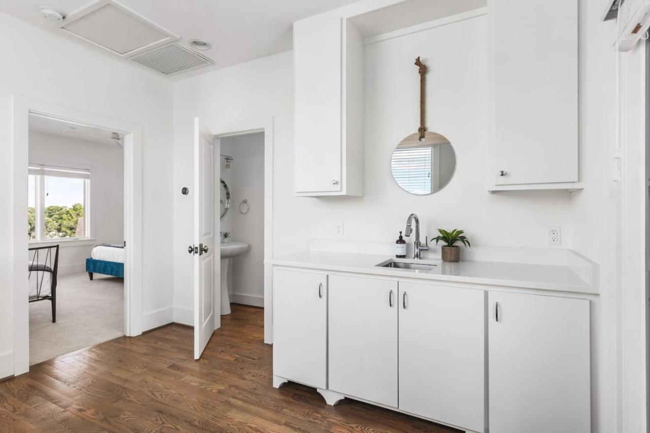 Walk To Belmont, 12 South With Private Patio And Garage