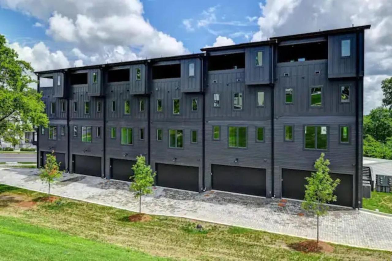 Walk To Belmont, 12 South With Private Patio And Garage Holiday home Nashville