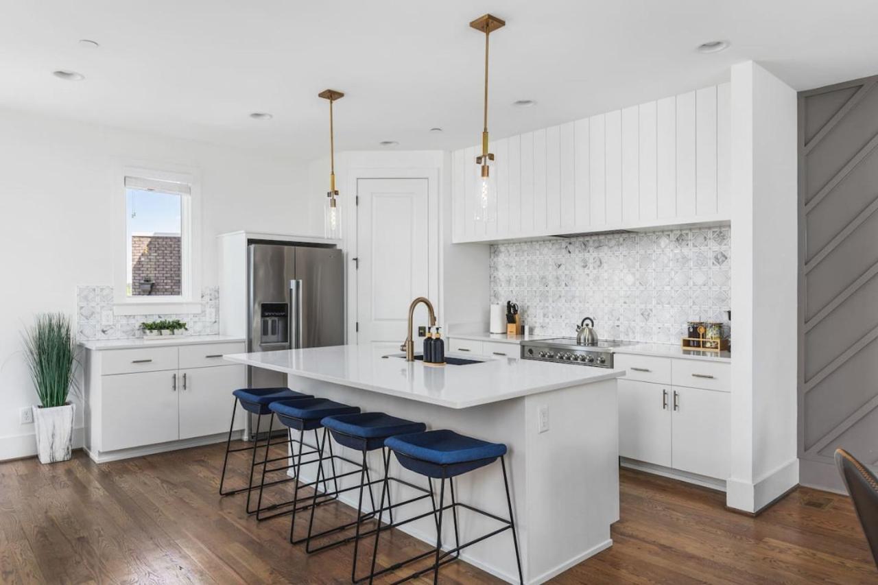 Walk To Belmont, 12 South With Private Patio And Garage * Nashville