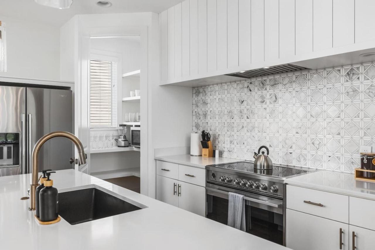 Holiday home Walk To Belmont, 12 South With Private Patio And Garage *