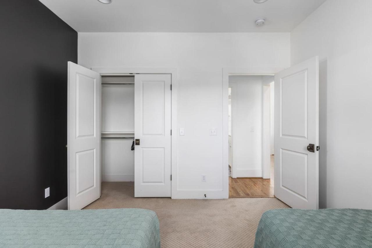 Walk To Belmont, 12 South With Private Patio And Garage * Nashville