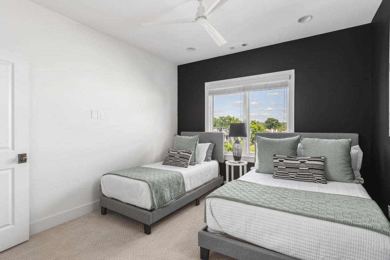 Walk To Belmont, 12 South With Private Patio And Garage * Nashville