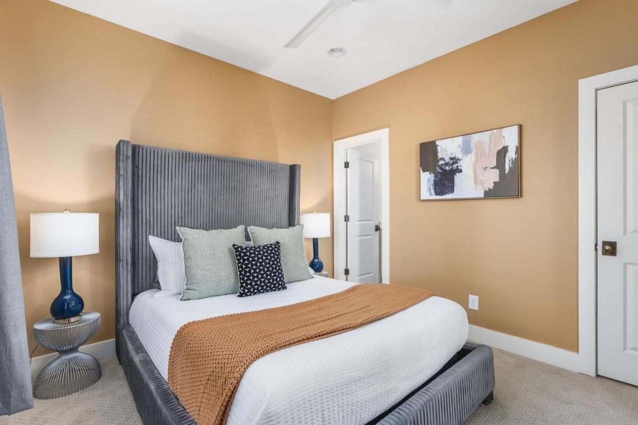 Holiday home Walk To Belmont, 12 South With Private Patio And Garage *