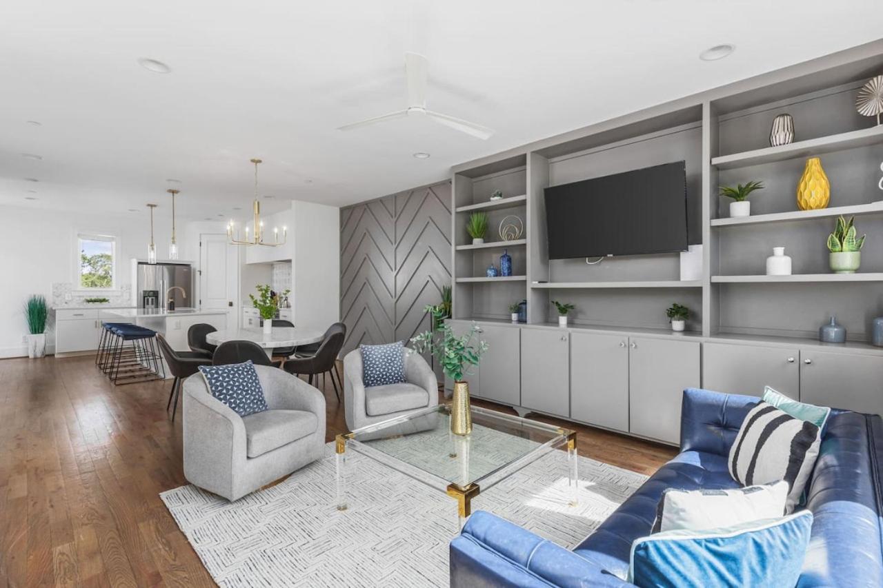 Walk To Belmont, 12 South With Private Patio And Garage Holiday home *