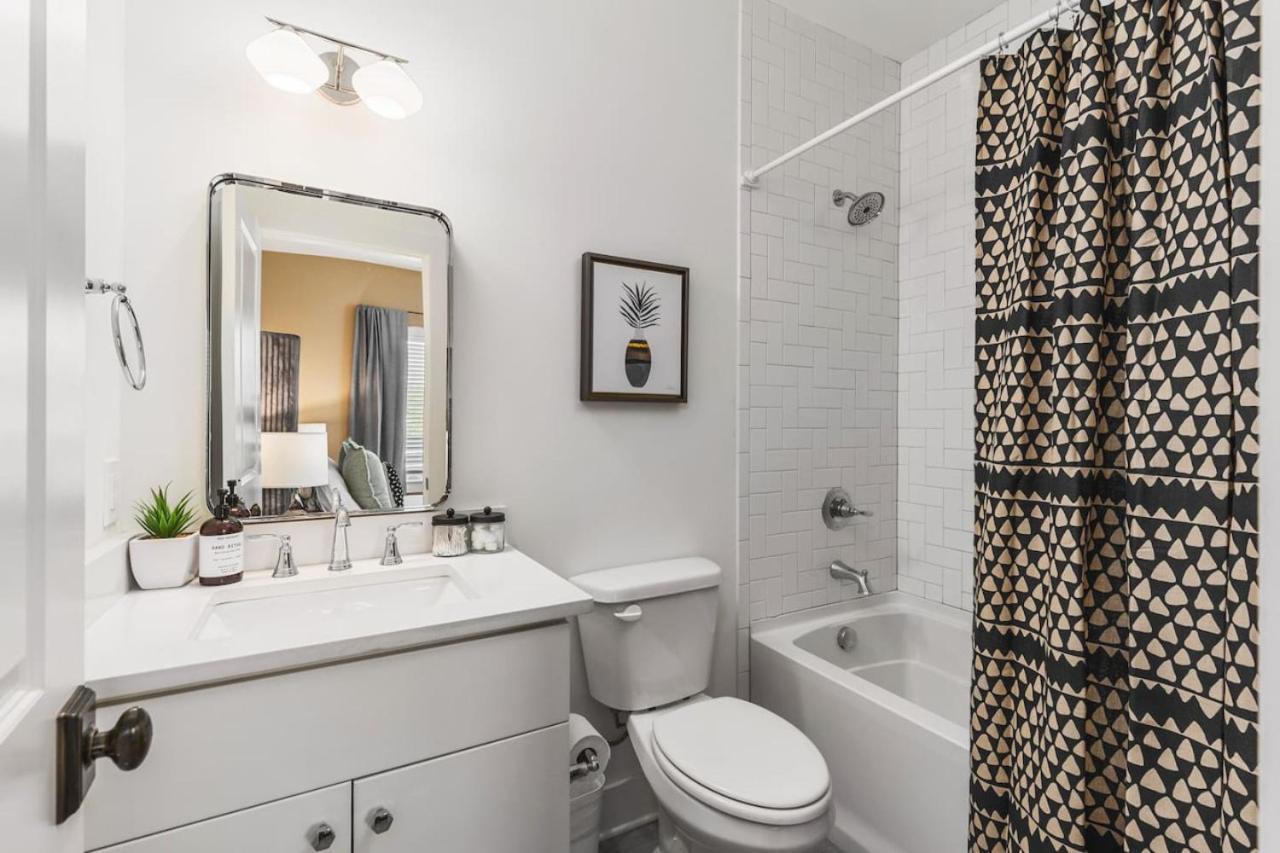 Holiday home Walk To Belmont, 12 South With Private Patio And Garage *