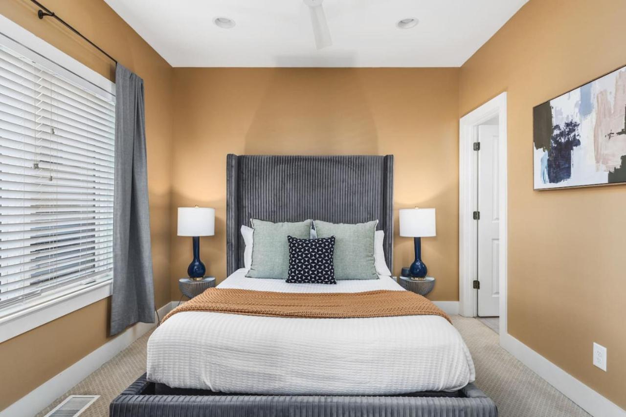 Walk To Belmont, 12 South With Private Patio And Garage Holiday home