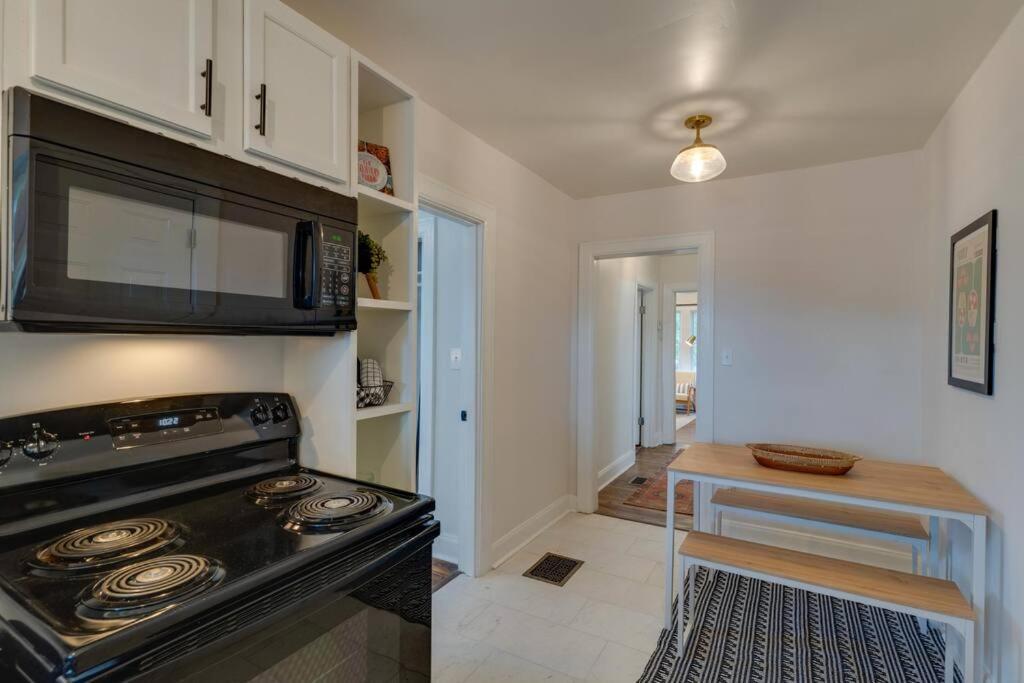 Southern Charmer Close To Broadway Sleeps 8 Apartment