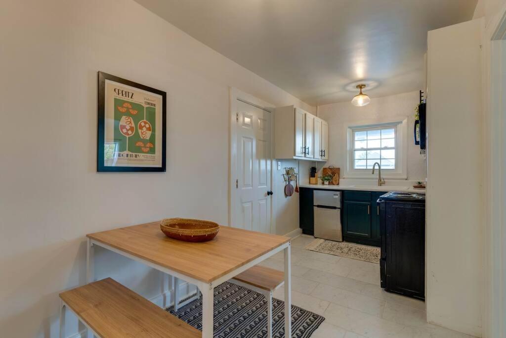 Southern Charmer Close To Broadway Sleeps 8 Apartment *