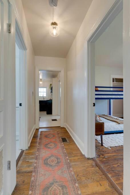 Southern Charmer Close To Broadway Sleeps 8 * Nashville