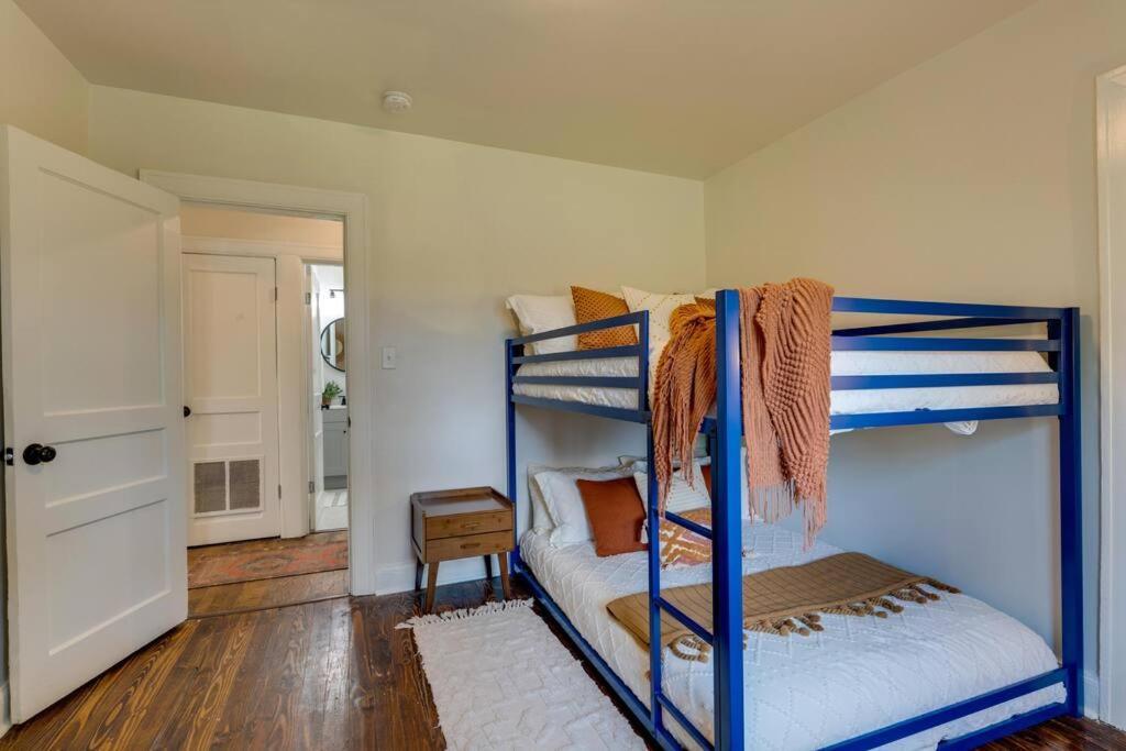 Southern Charmer Close To Broadway Sleeps 8 Apartment *