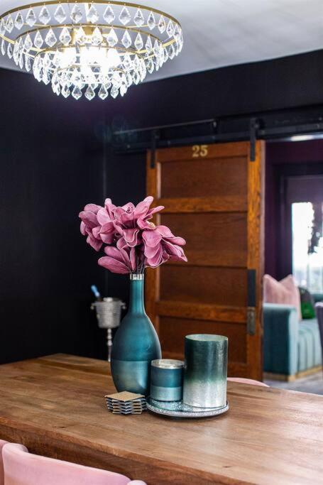 Holiday home Minutes To Downtown, Walkable To Shopping & Dining