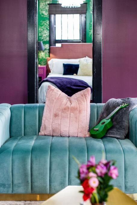 Minutes To Downtown, Walkable To Shopping & Dining Nashville