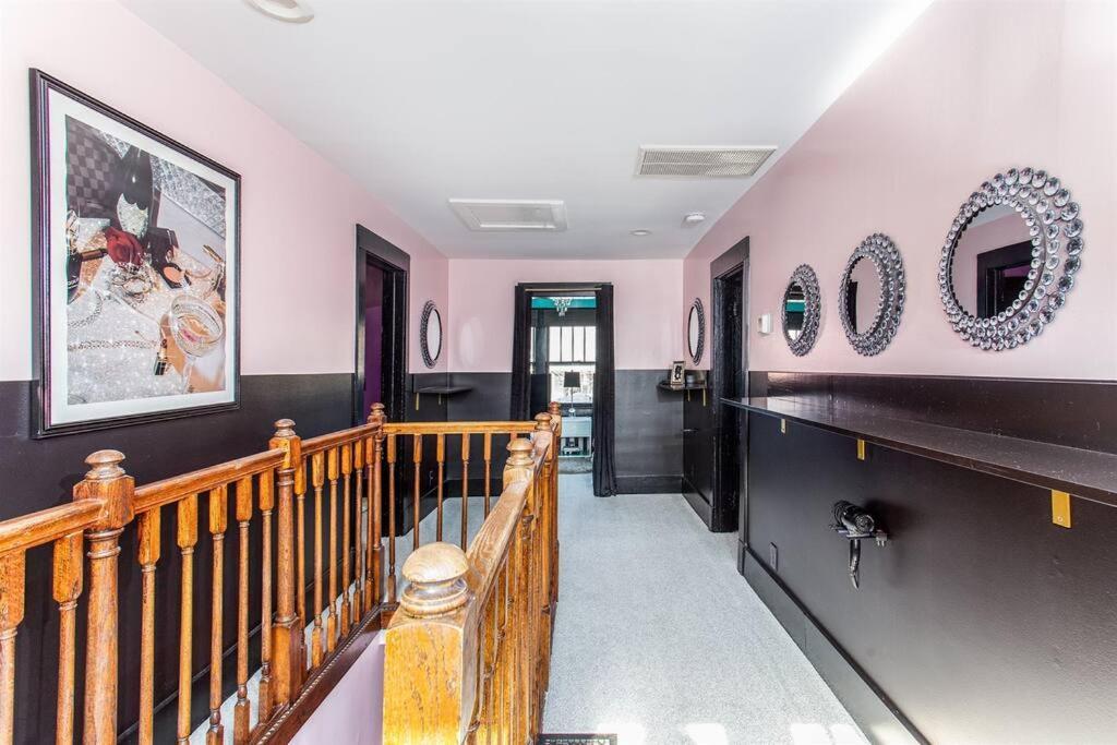 Minutes To Downtown, Walkable To Shopping & Dining Nashville