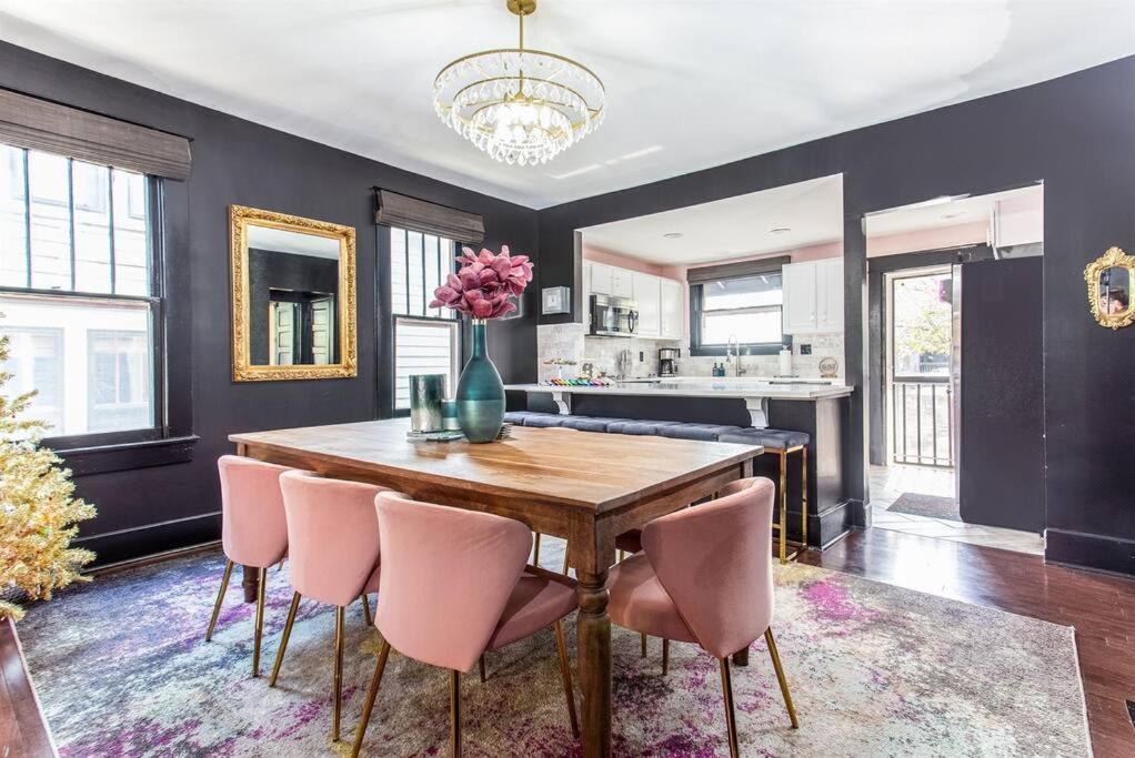 Minutes To Downtown, Walkable To Shopping & Dining Nashville