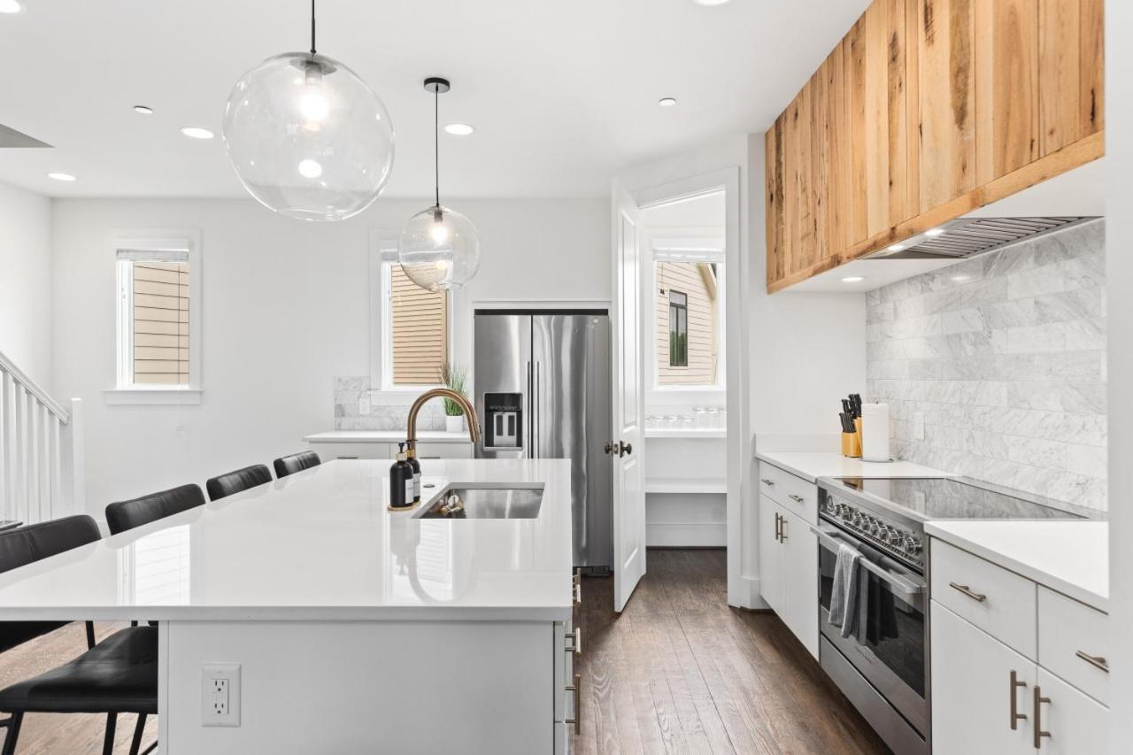 Walk To 12 South And Belmont With Garage Firepit And Patio *