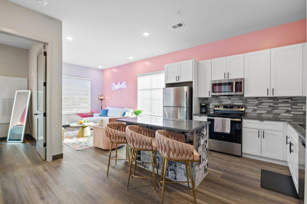 Vibrant Getaway - Cozy 2b Near Broadway Apartment