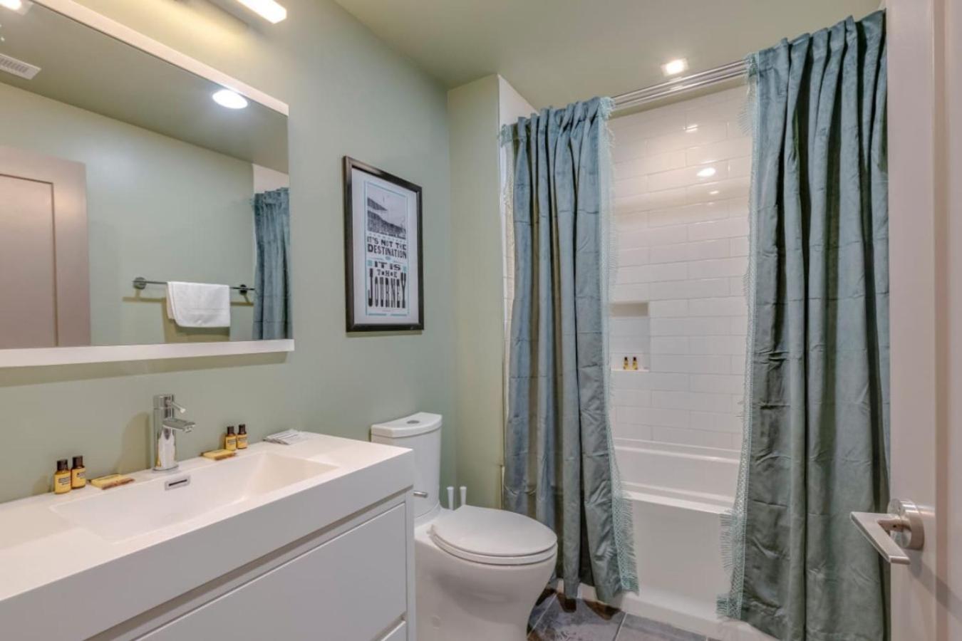 Modern 4 Bedroom 2.5 Bath Gorgeous Getaway Nashville