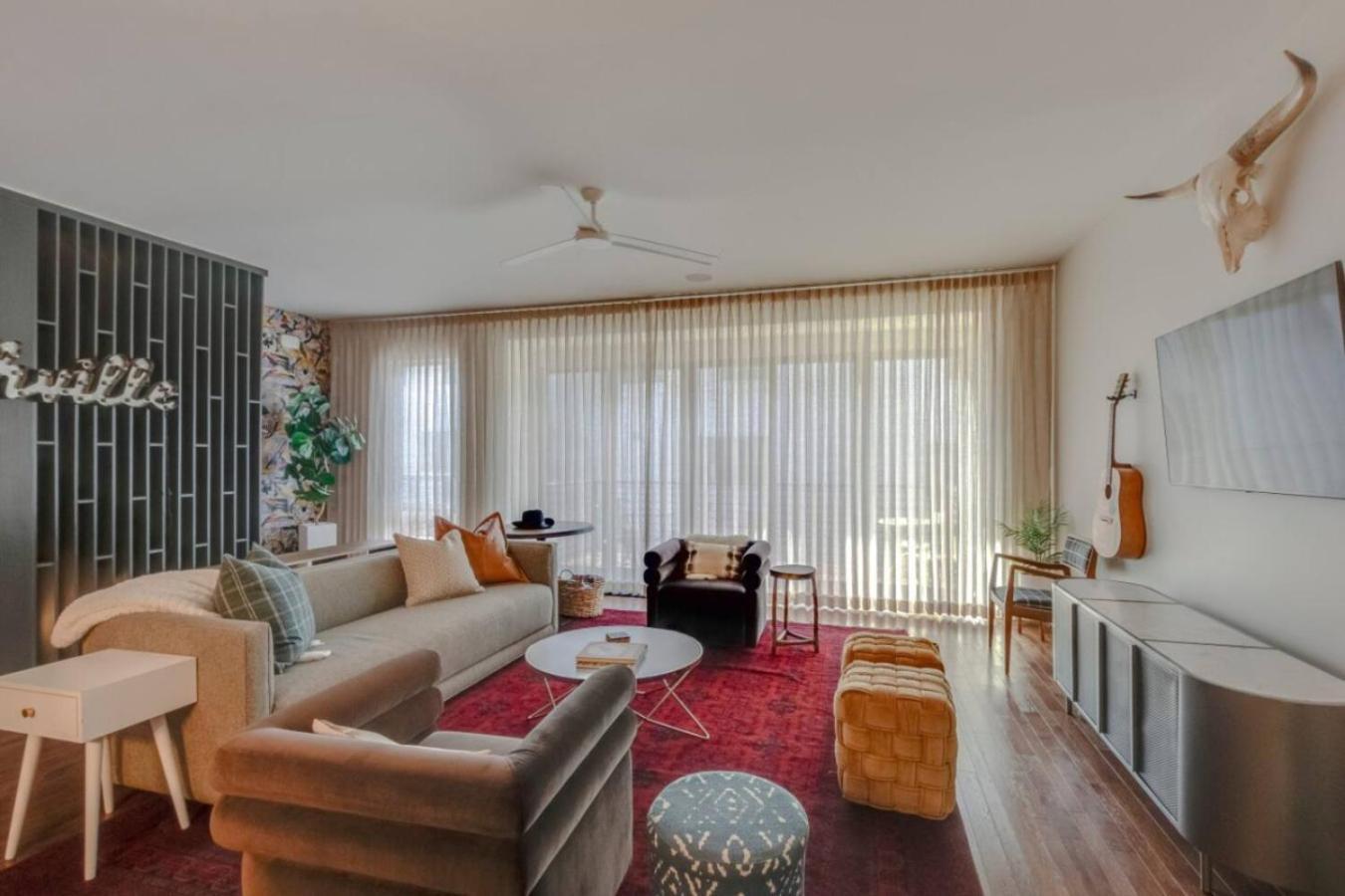 Modern 4 Bedroom 2.5 Bath Gorgeous Getaway Holiday home Nashville