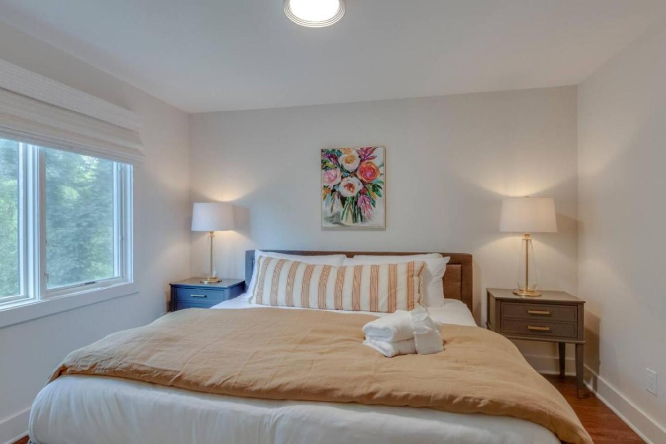 Modern 4 Bedroom 2.5 Bath Gorgeous Getaway Holiday home Nashville