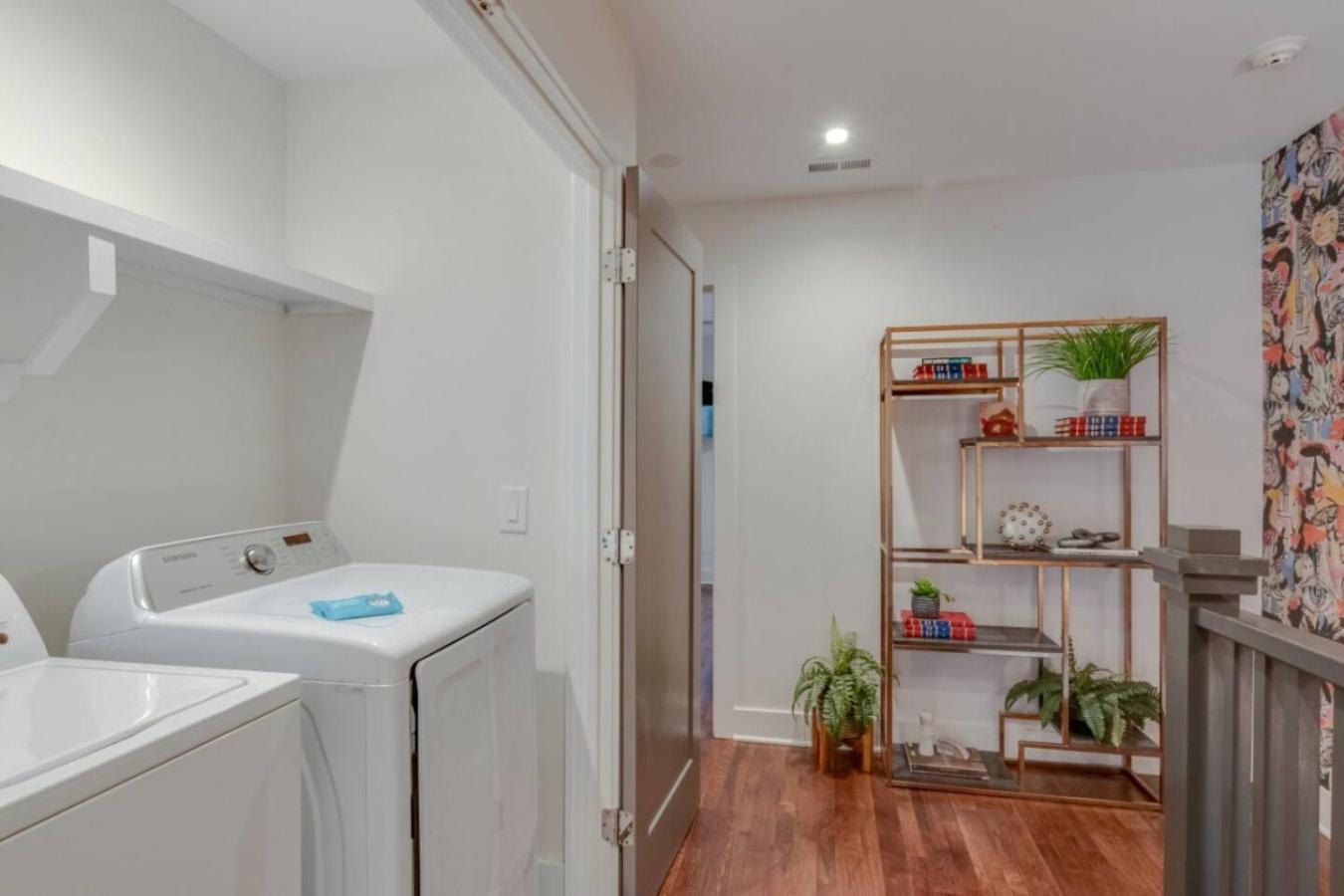 Modern 4 Bedroom 2.5 Bath Gorgeous Getaway *