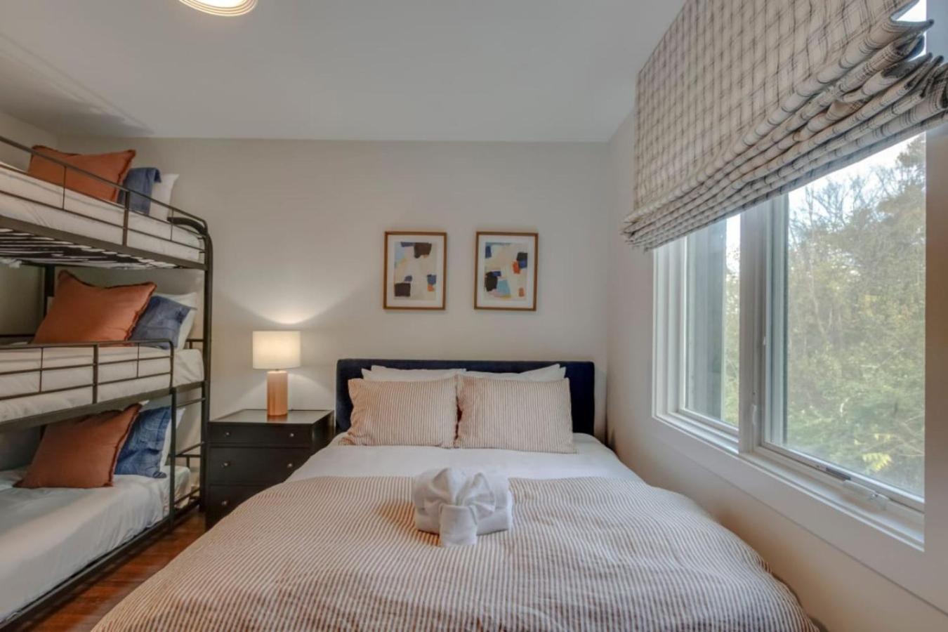 Modern 4 Bedroom 2.5 Bath Gorgeous Getaway Nashville