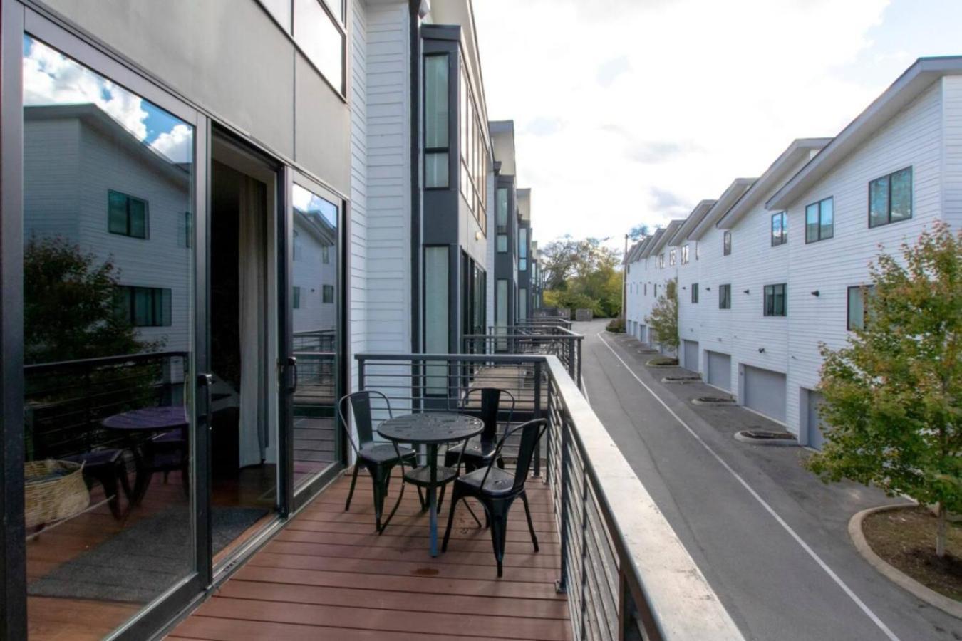 Modern 4 Bedroom 2.5 Bath Gorgeous Getaway Holiday home *