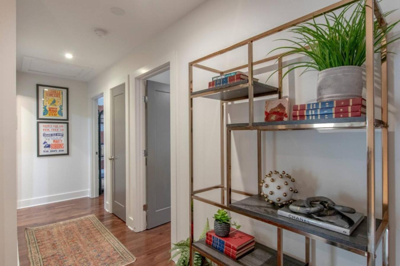 Modern 4 Bedroom 2.5 Bath Gorgeous Getaway * Nashville