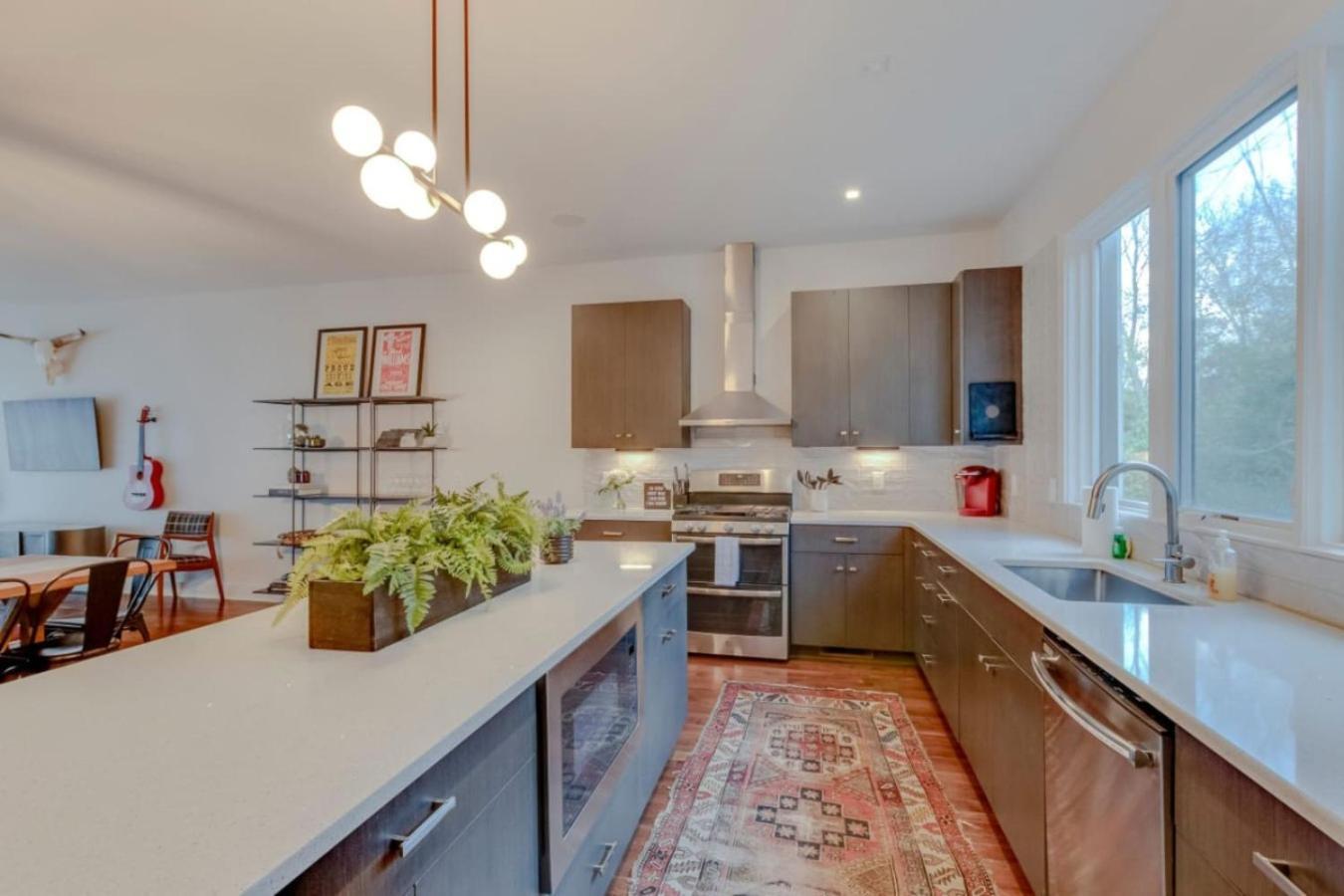 Modern 4 Bedroom 2.5 Bath Gorgeous Getaway