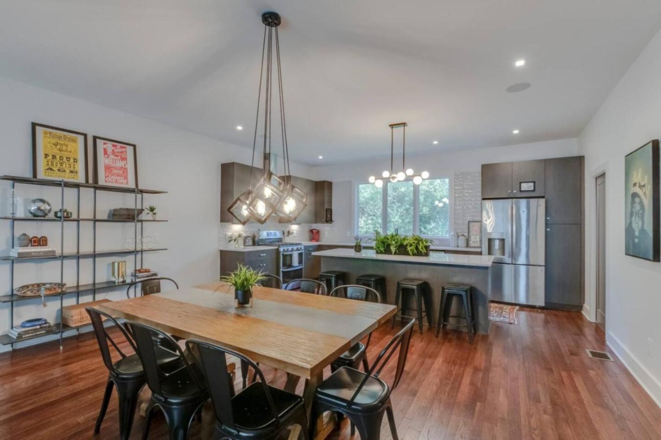 Modern 4 Bedroom 2.5 Bath Gorgeous Getaway Holiday home *