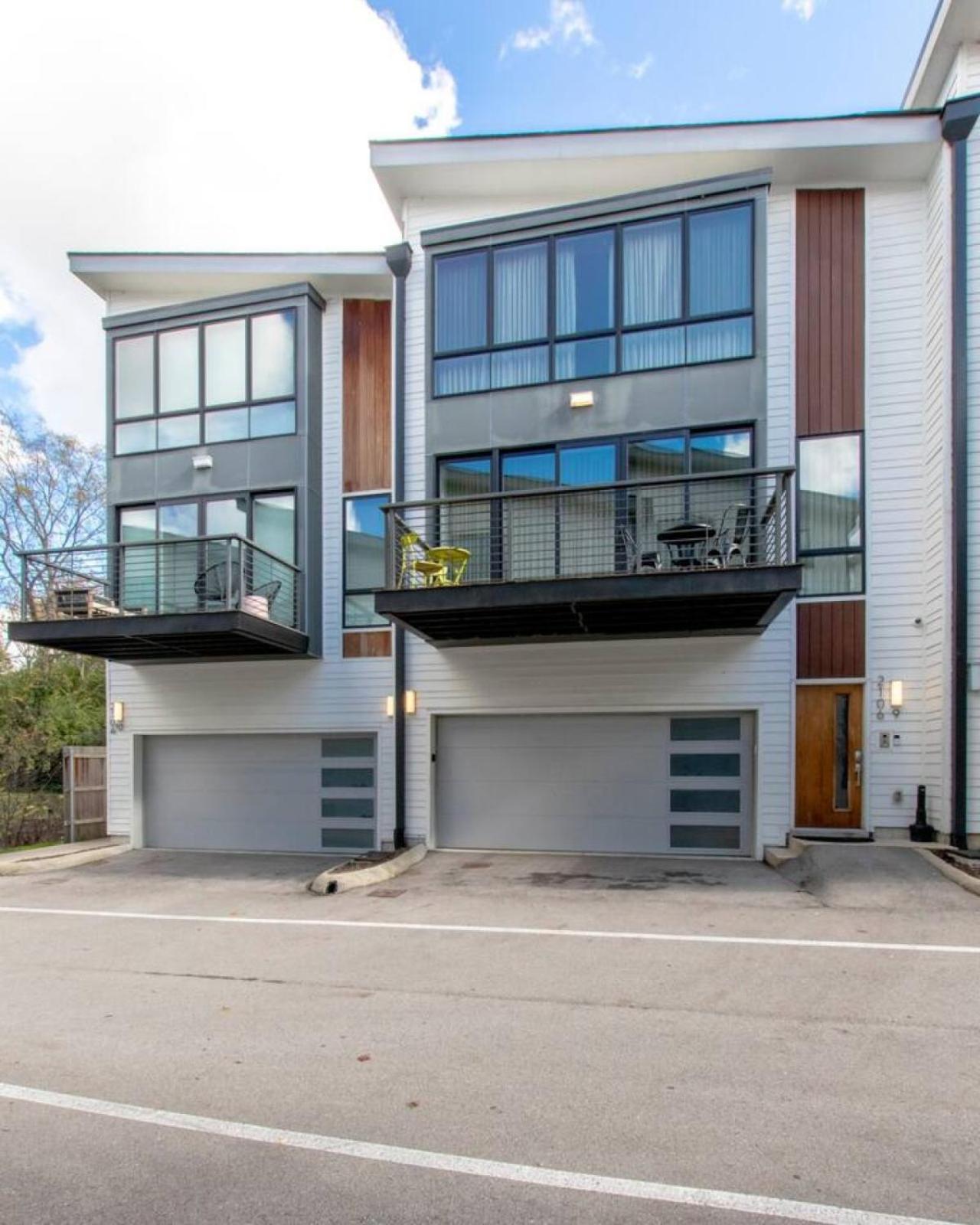 Modern 4 Bedroom 2.5 Bath Gorgeous Getaway