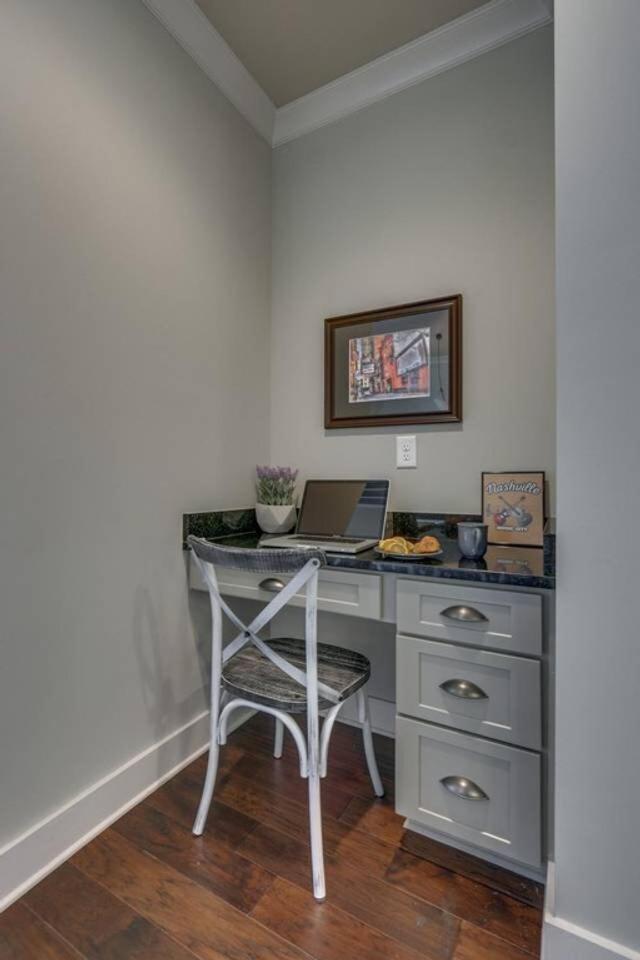 Spacious Near Belmont