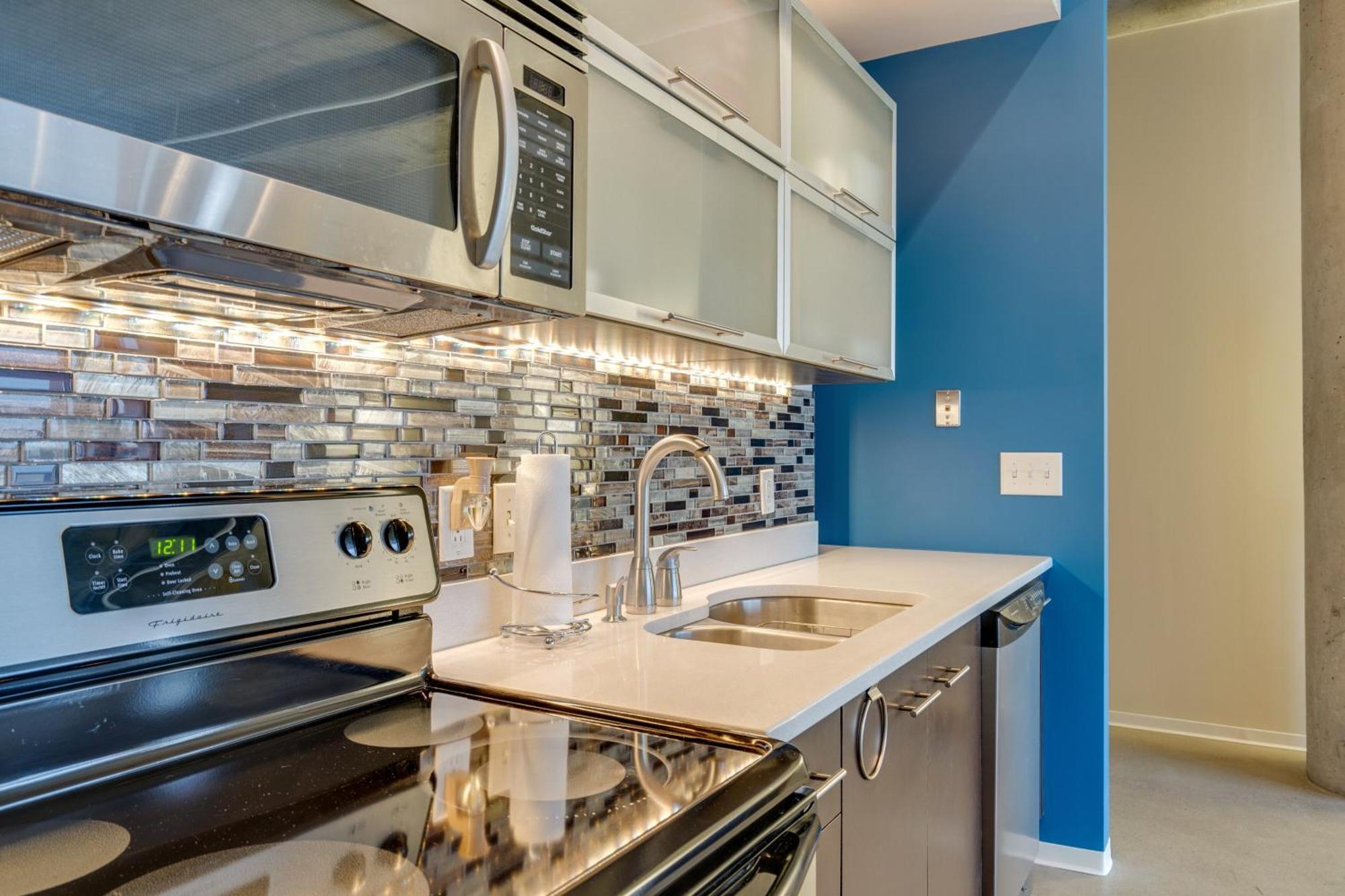 5m634- Floor Living 1br *