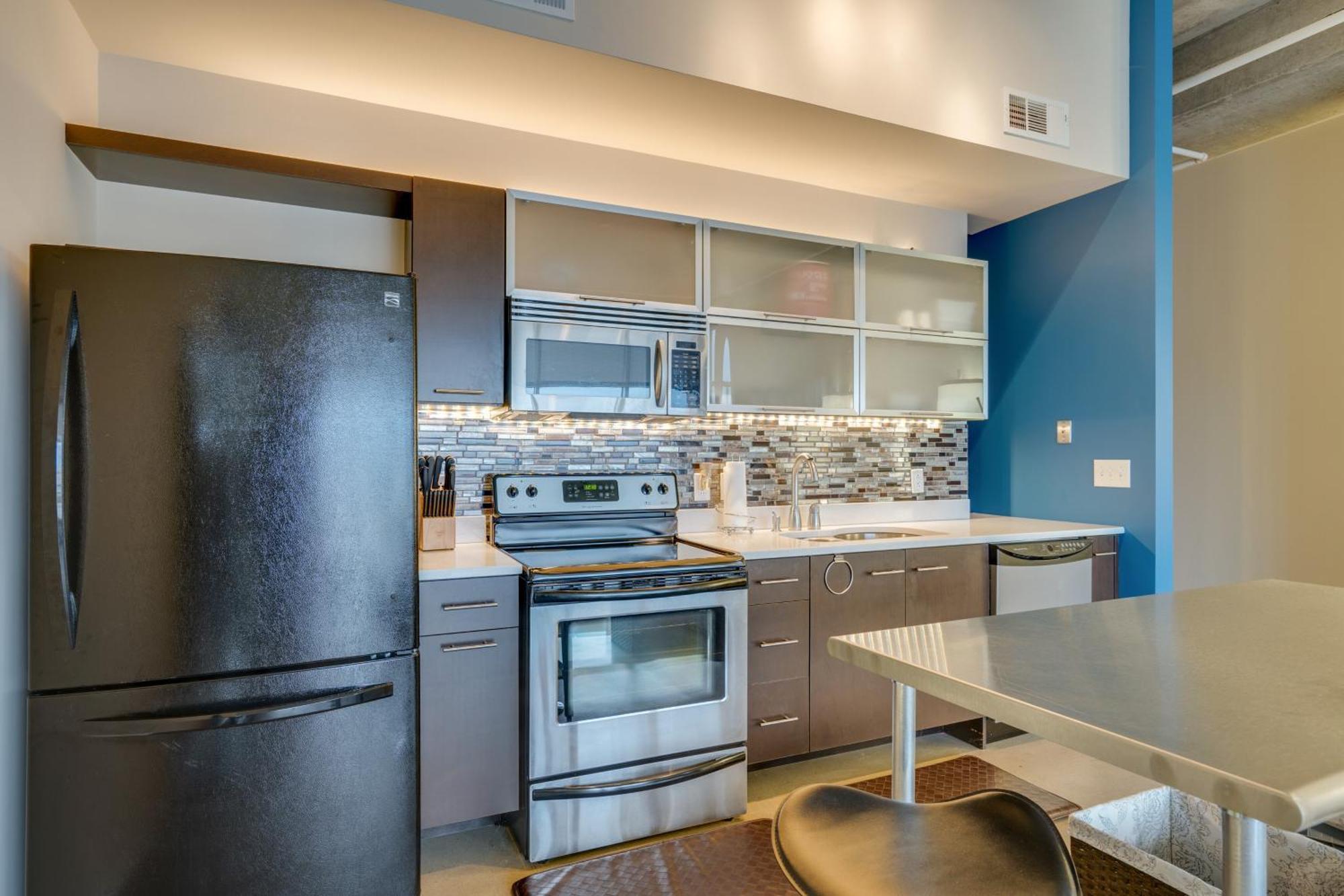 5m634- Floor Living 1br * Nashville